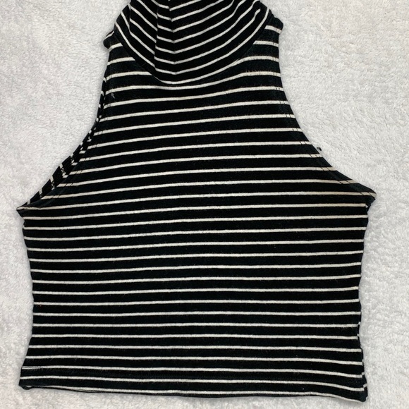 Crop sleeveless turtleneck - Picture 4 of 4
